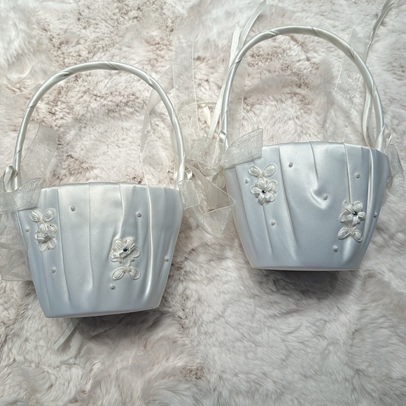 Bridal baskets in ivory satin with pearls and bows - Picture 10 of 11